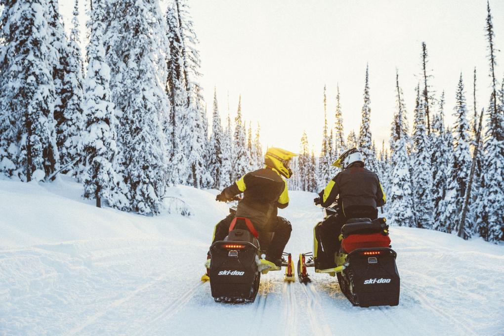 Nord Expé inc. - snowmobile ride on trail