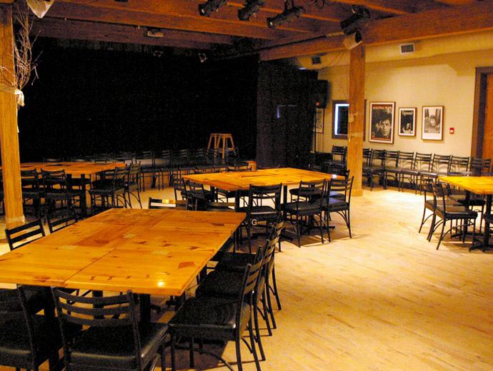 Espace Félix-Leclerc - tables for indoor groups