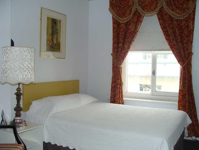 Au Petit Hôtel - Room with 1 double bed