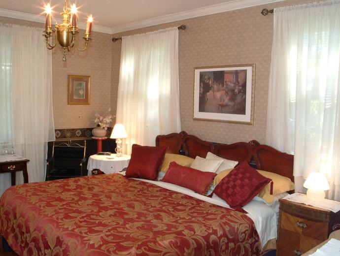 Couette et Café L'Arvidienne - King bed room