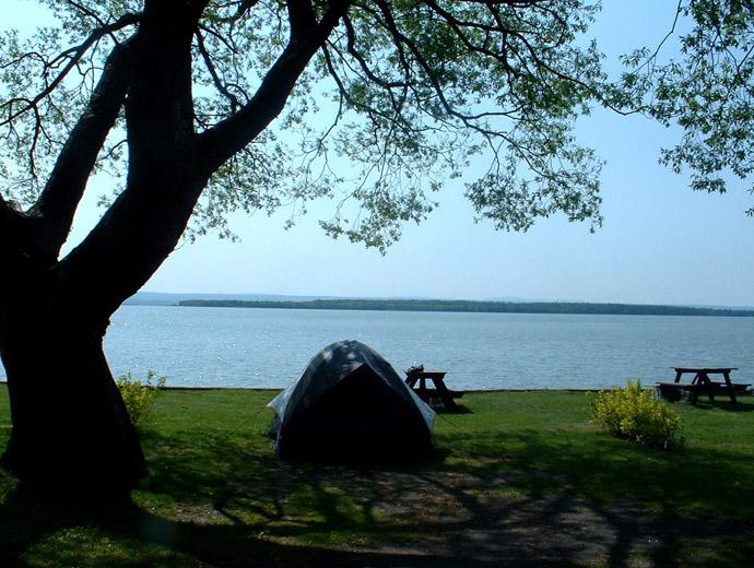 Camping Orléans - campsite with a view of the St.Lawrence River