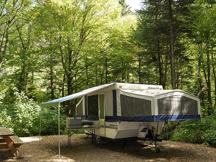 Camping Parc national de la Jacques-Cartier Les Alluvions - tente roulotte