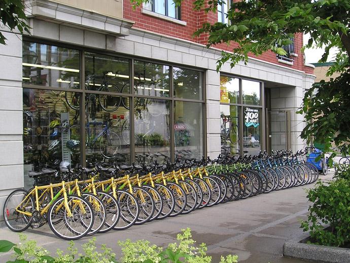 Cyclo Services - boutique extérieure avec vélos