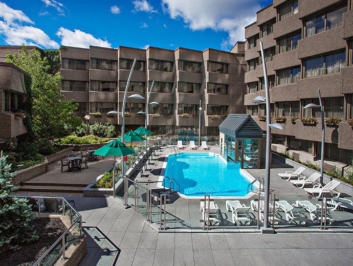 Hôtel Delta par Marriott Québec - cours et piscine extérieure