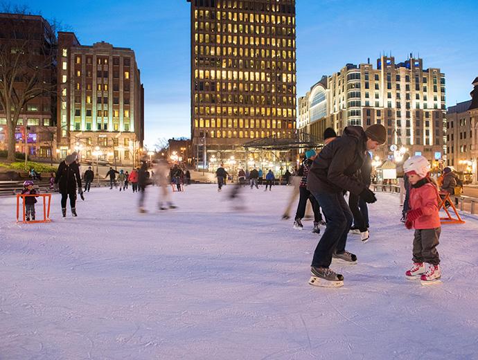 Patinoire de la place D'Youville - Initiation au patinage