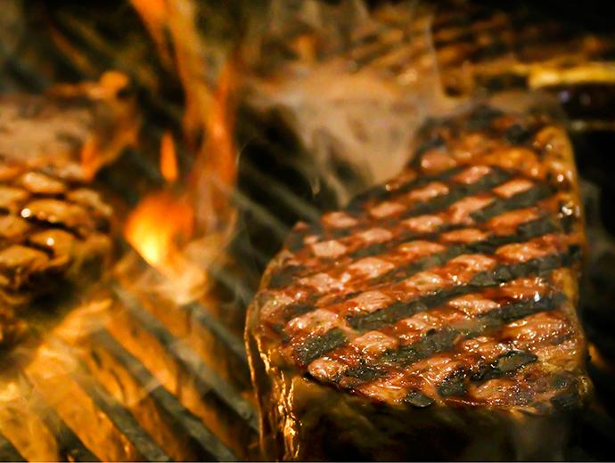 Restaurant Beffroi Steak House - Steak on the grill
