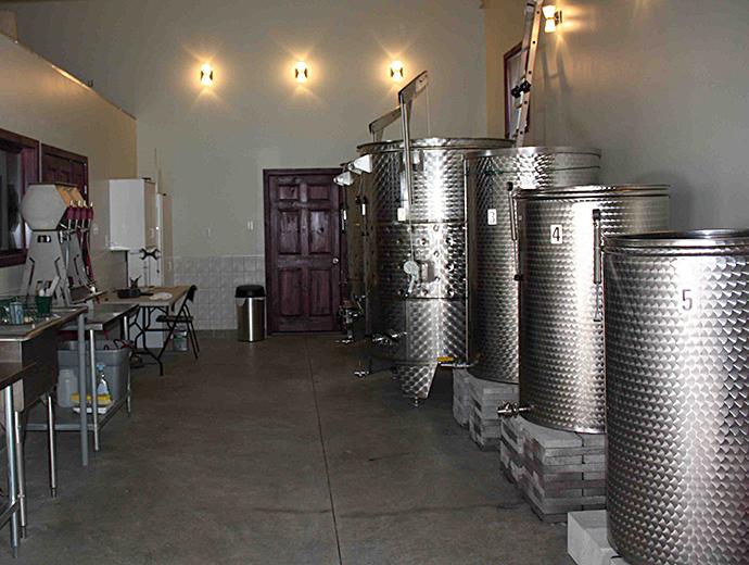 Vignoble Domaine des 3 Moulins - Fermentation tanks for wine