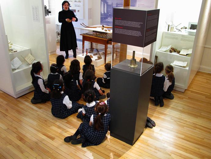 Musée du Pôle culturel du Monastère des Ursulines - atelier avec de jeunes étudiantes
