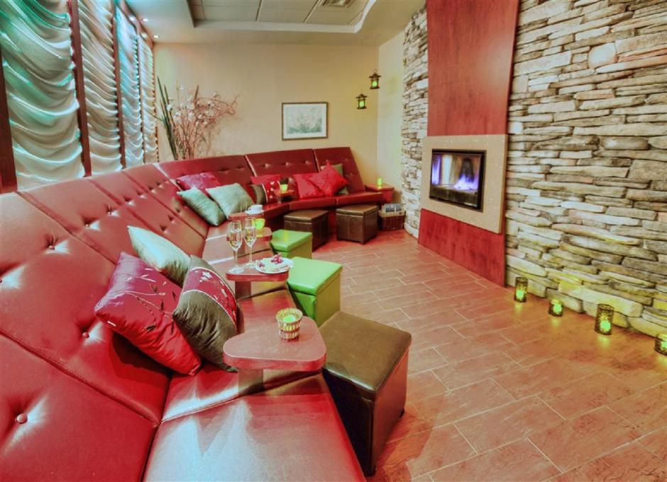 Le Spa Infinima - relaxation room with fireplace