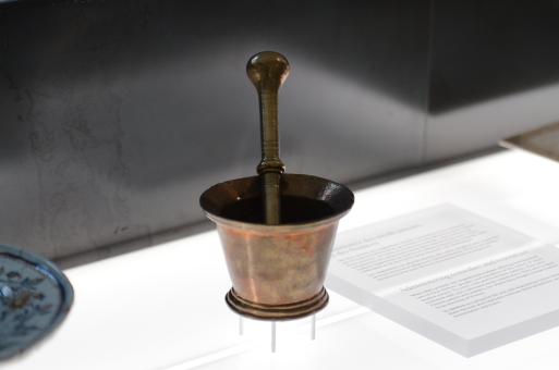 Le Monastère des Augustines - Exposition permanente - Résonances. Entre elles et nous - Artefacts