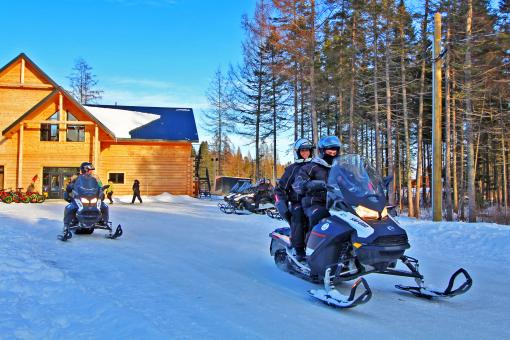 Au Chalet en Bois Rond - Départ de motoneige guidée