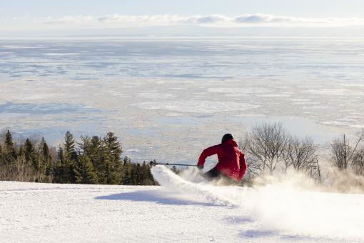 Le Massif de Charlevoix - Morning skiing with a view of the river