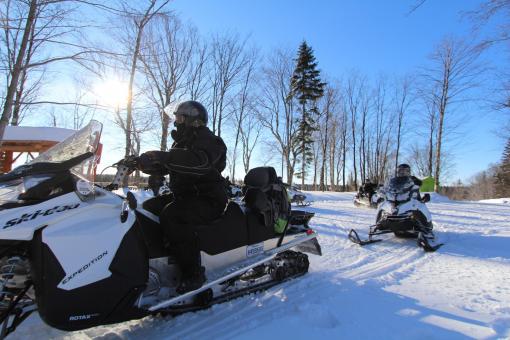 Au Chalet en Bois Rond - Guided snowmobile