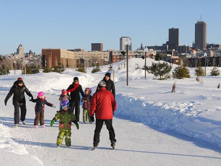 Site des sports d'hiver de la Pointe-aux-Lièvres - Patinage en famille