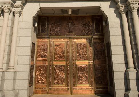 Christorama-Albert Gilles Copper Art - doors of the Basilica of Sainte-Anne-de-Beaupré