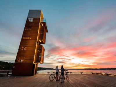 Two cyclists contemplate the sunrise on the Samuel-De Champlain promenade, from the Quai des Cageux.