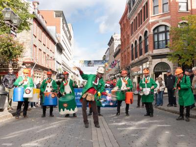 Artistes de rue dans le cadre du Festival Réverbère