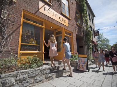 Shopping in Petit-Champlain