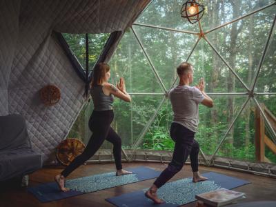 Méditation dans un dôme du Centre de l'Hêtre