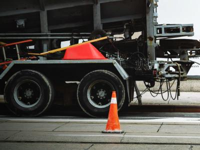 Cône orange de travaux