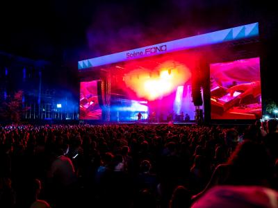 Scène extérieure du festival Fono