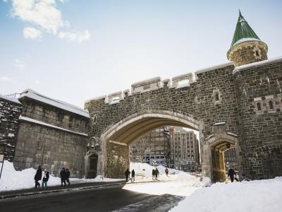 Vue de la porte Saint-Jean en hiver