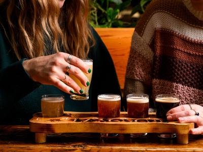 Verres de dégustation dans une microbrasserie