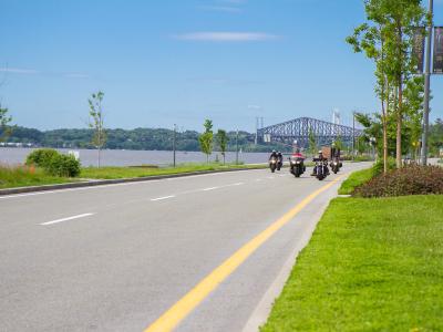 Motocyclettes sur le Boulevard Champlain