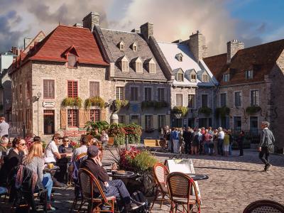 Touristes à la place Royale