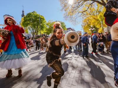 Artistes de rue dans le cadre du Festival Réverbère