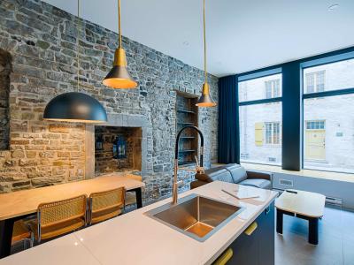 Les Lofts Notre-Dame - Island and Dining room