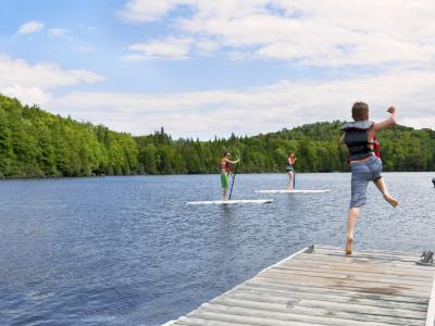 Swimming and paddle boards in the lake of the Station touristique Duchesnay.