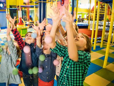 Récréofun Centre d'amusement - enfants dans le BalleOFUN