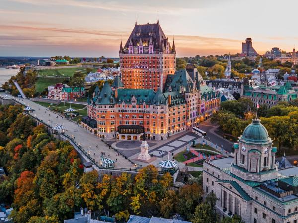 Vue aérienne sur le Vieux-Québec en automne