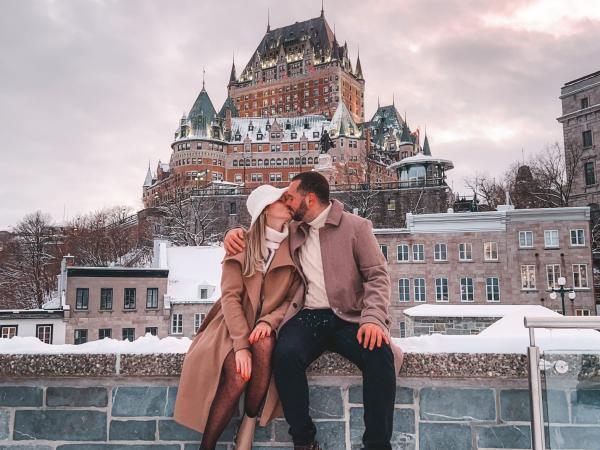 Couple devant le Château Frontenac