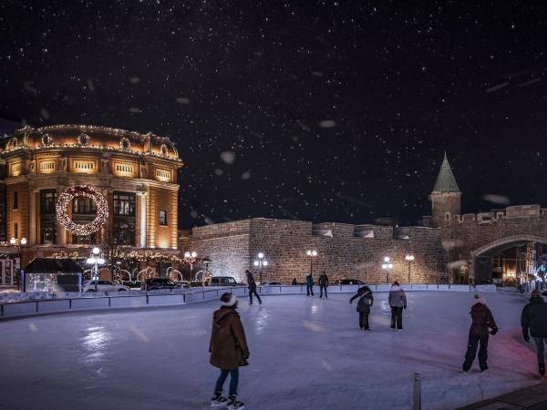 Patinoire place D'Youville sous la neige