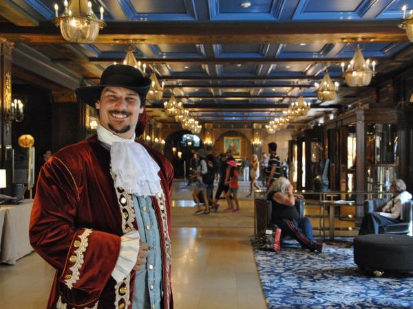 Guided Walking Tours and Theme Tours