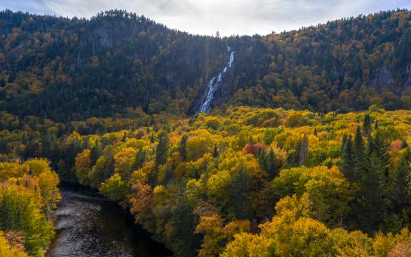 Vue aérienne de la Vallée Bras-du-Nord en automne