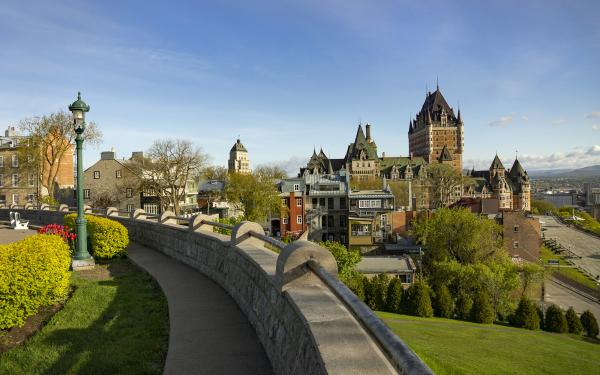 Vue sur le Château Frontenac au printemps