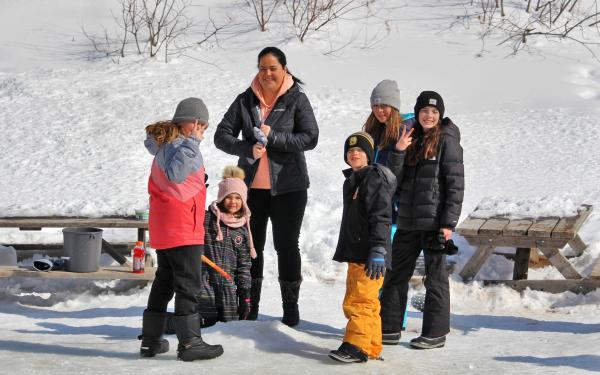 Au Chalet en Bois Rond - Pêche blanche sur lac ensemencé