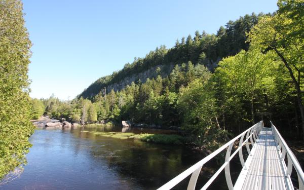 Parc naturel régional de Portneuf - falaise Lac long