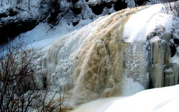 Centre d'interprétation Kabir Kouba  - chutes en hiver