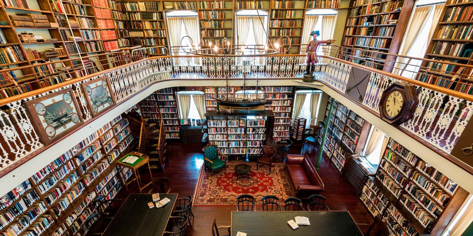 Décor victorien de la bibliothèque de la Literary and Historical Society of Québec située au cœur du Morrin Centre. 