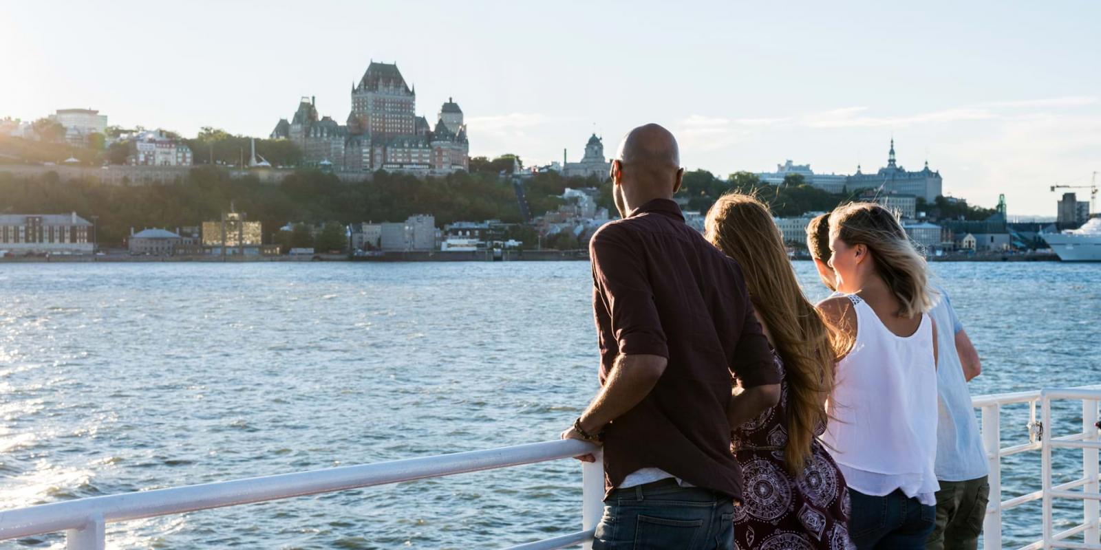 emparedado Variedad hipoteca Ferry Crossing on the St.Lawrence River | Visit Québec City