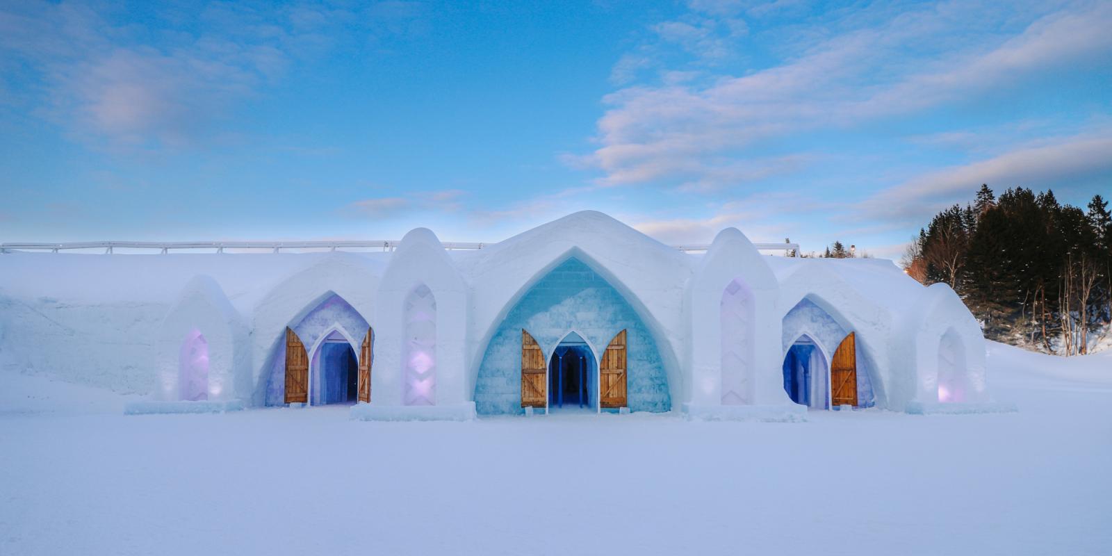 Façade de l'Hôtel de Glace