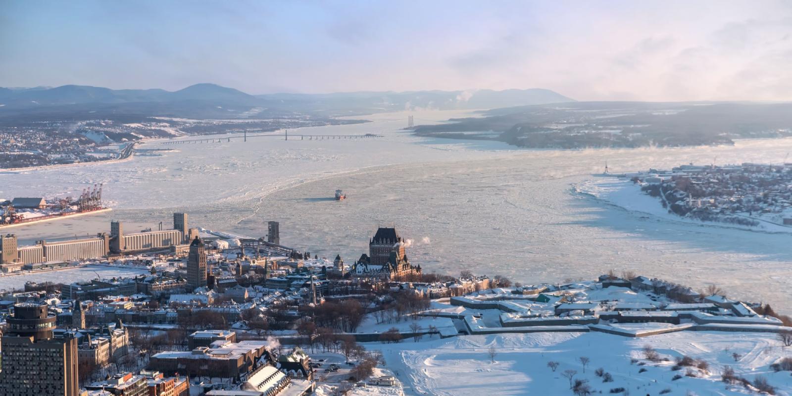 Vue aérienne du Vieux-Québec en hiver
