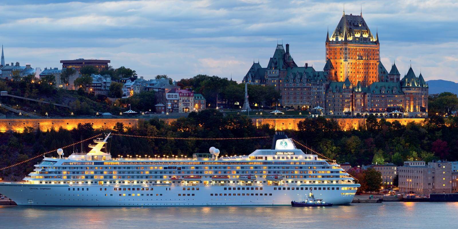 Cruise Ship in front of the Old Québec