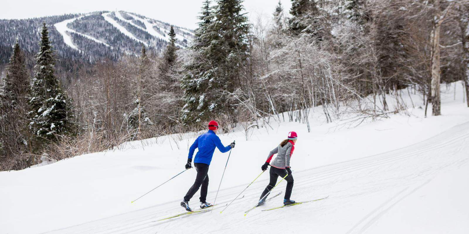 Couple cross-country skiing at Mont-Sainte-Anne.