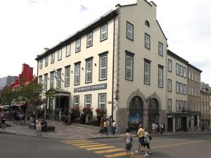 Façade de l'information touristique au 12 rue Sainte-Anne