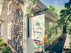 La p'tite Brûlerie - Sign and exterior